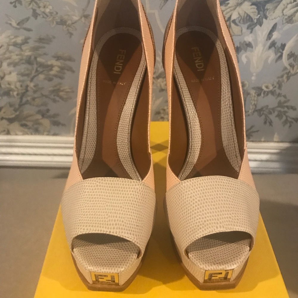 Fendi stunning summer pump